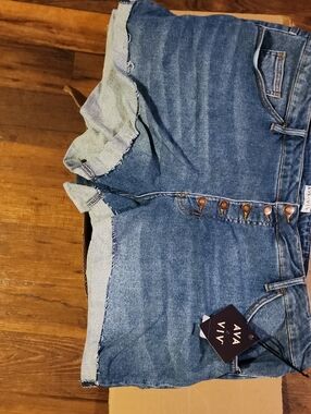 Nwt Ava Viv Plus Size Women's Cuffed  Blue Denim Button-Front Shorts 26W